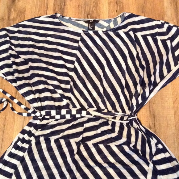 🎀 H & M Dress 🎀 - Picture 3 of 3