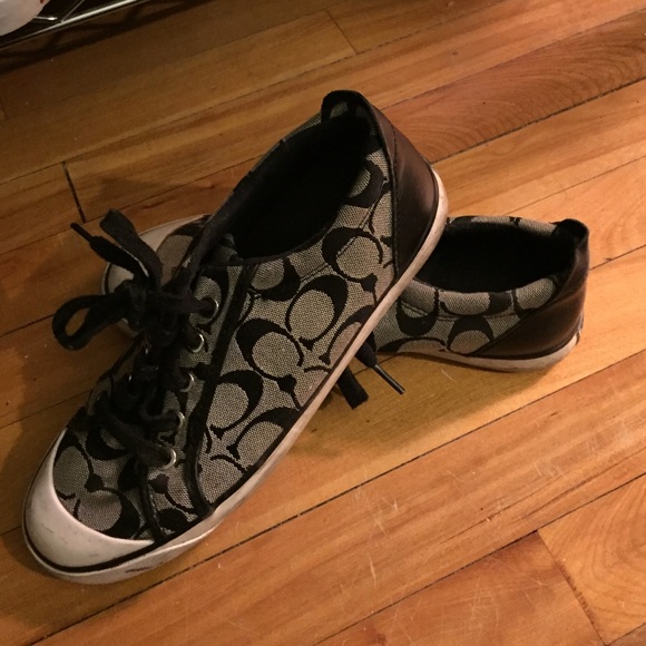Size 9 WMNs coach sneakers