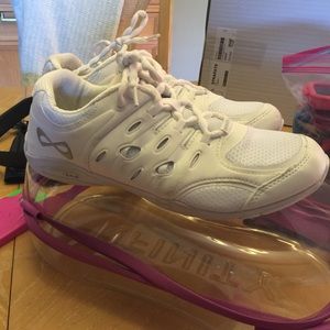 Nfinity Halo Cheer shoes size 8