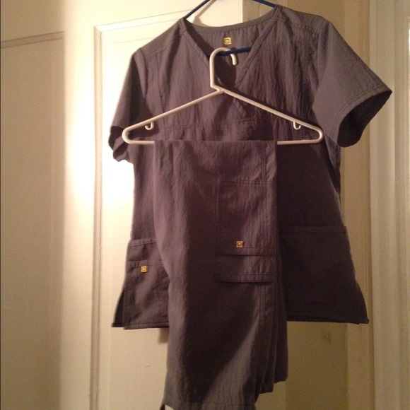 Wonder Wink gray scrub set