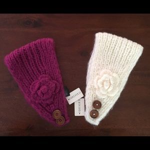 Forever 21 knit headband with flower wood buttons