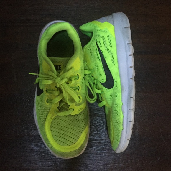 Kids 2015 Nike Free Runs 2Y