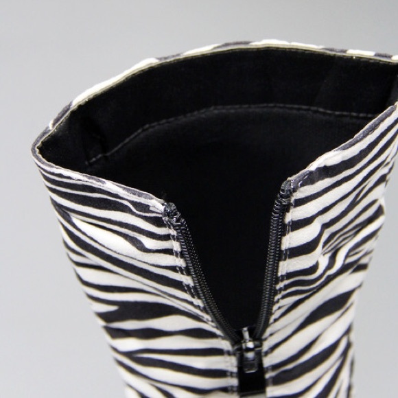 Toddler classic slouch suede zebra flat boots - Picture 2 of 4