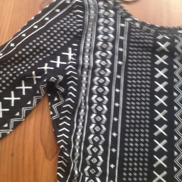 Forever 21 long sleeve crop top - Picture 3 of 3