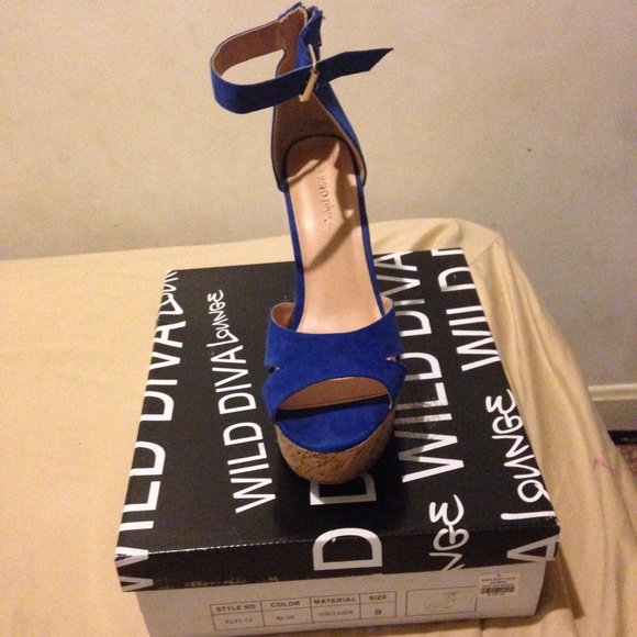 Woman Heels - Picture 2 of 2