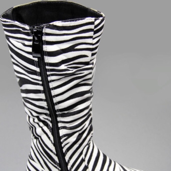 Toddler classic slouch suede flat zebra boots - Picture 3 of 3