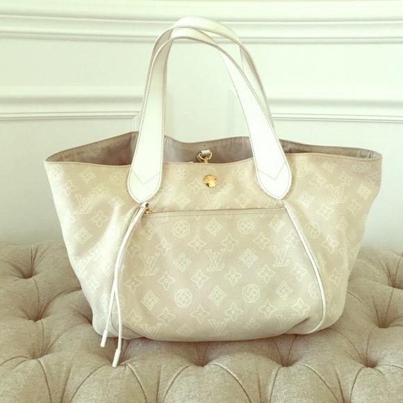 Louis Vuitton canvas monogram bag