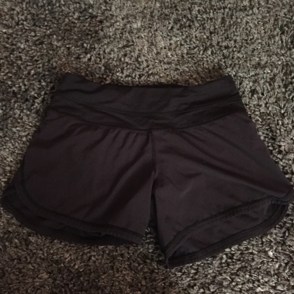 Lululemon running short
