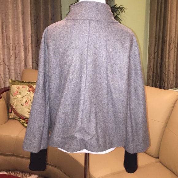 Cape jacket - Picture 2 of 2