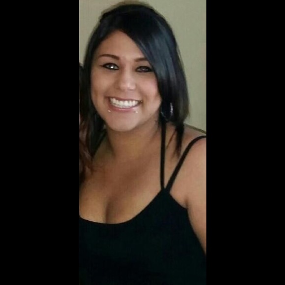 Meet your Posher, Nicole - Picture 1 of 1