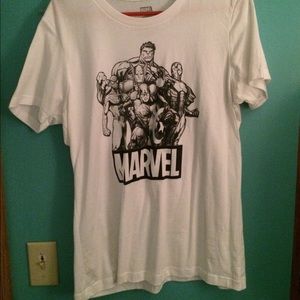 MARVEL T-SHIRT - AVENGERS