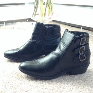 Steve MaddenGirl Black Silver Buckle Flat Booties