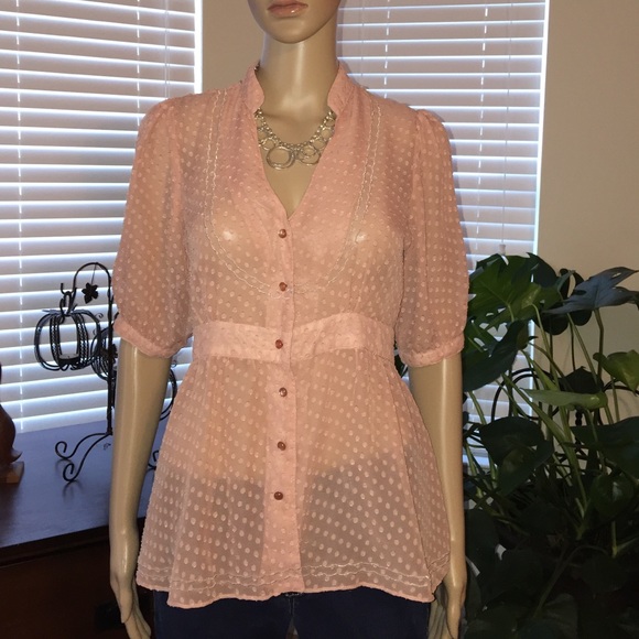 Feminine peasant style top