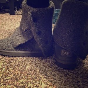 UGG's •grey button knit Uggs, size 9• AUTHENTIC•