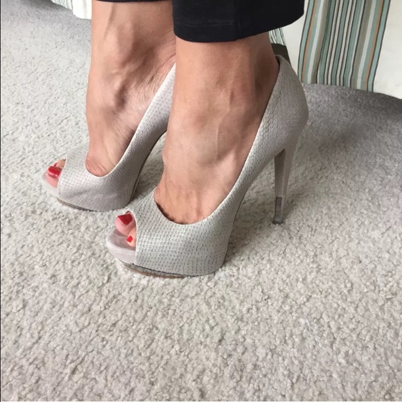 bcbg shoes pumps
