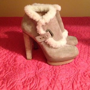 Rachel Roy gray Swede ankle boots