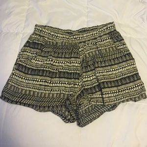 🚫SOLD🚫 Black patterned soft shorts
