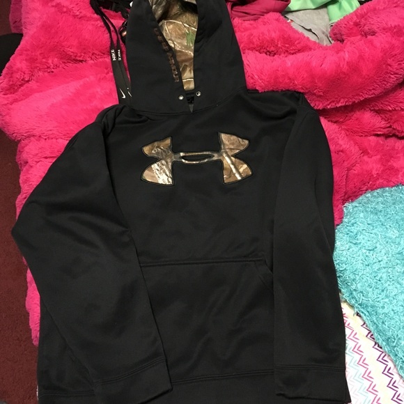 Under armor hoodie/ sweatshirt
