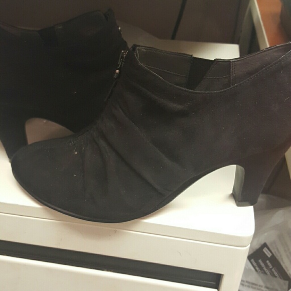 Aerosols Zipper Bootie