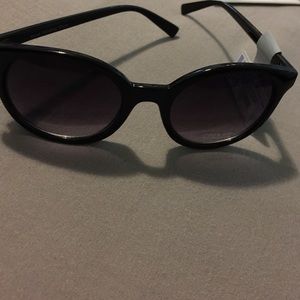 New black oval sunglasses