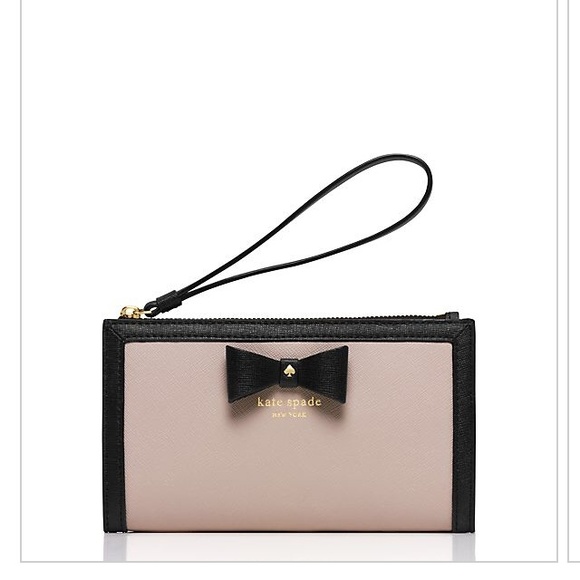 [SOLD] Kate Spade Hazel Court Leyna Wristlet w/Box - Picture 1 of 4