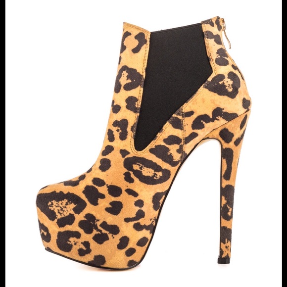 BNIB "Risky You" Ankle High Shootie - Picture 2 of 3