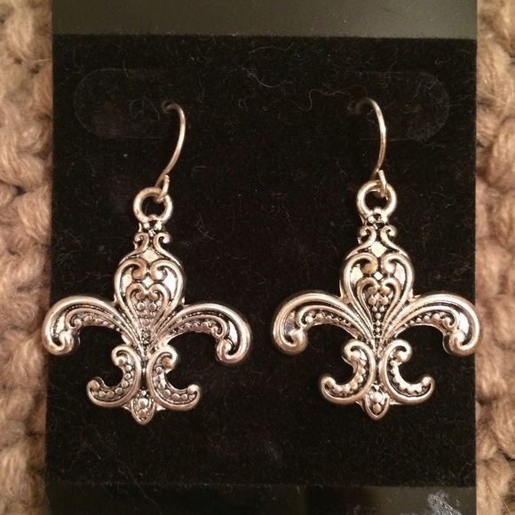 Fleur de Lis earring set