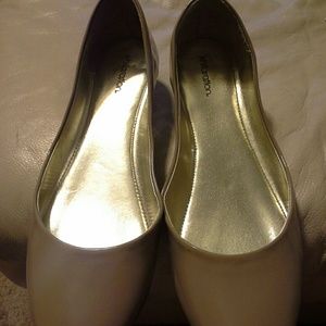 Xhilaration Pair of 8.5 shoes