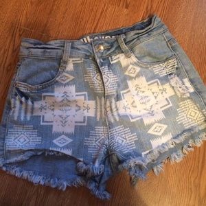 Patterned cut offs