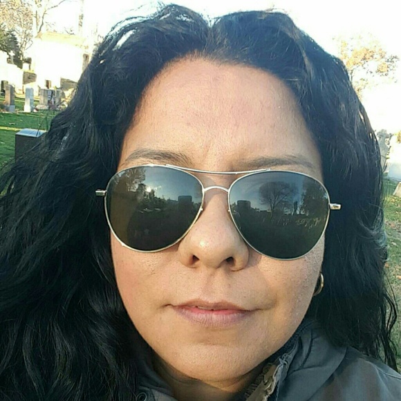 Meet your Posher, Karen - Picture 1 of 1