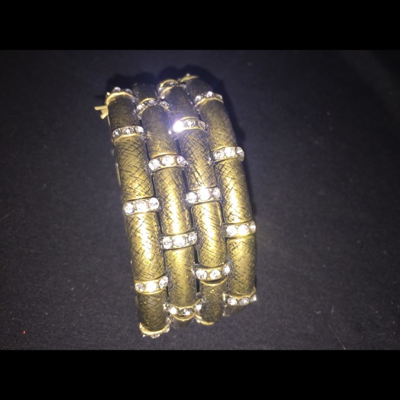 Gold tone bracelet