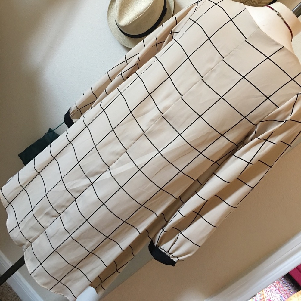 🌼Lila Clothing | Beige & Black shift dress - Picture 5 of 5