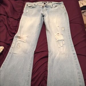 AERO Flare light wash jeans! 💘