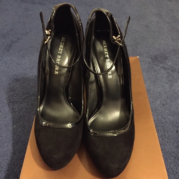 Audrey Brooke black pumps. - Picture 2 of 2