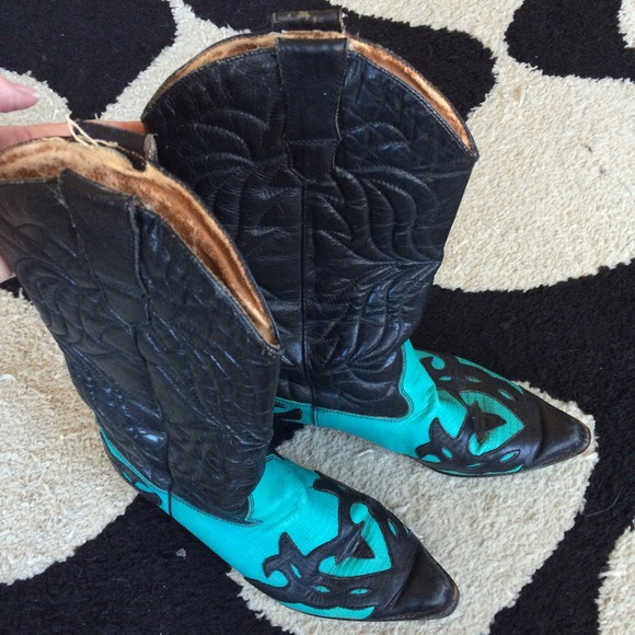 Vintage 1980's Black and Turquoise cowboy boots!
