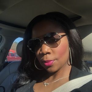 Meet your Posher, Queen