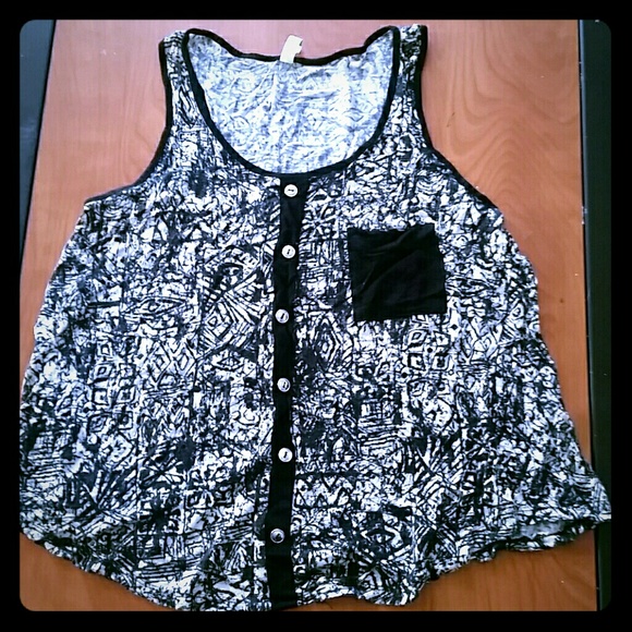 Black and whit tank top
