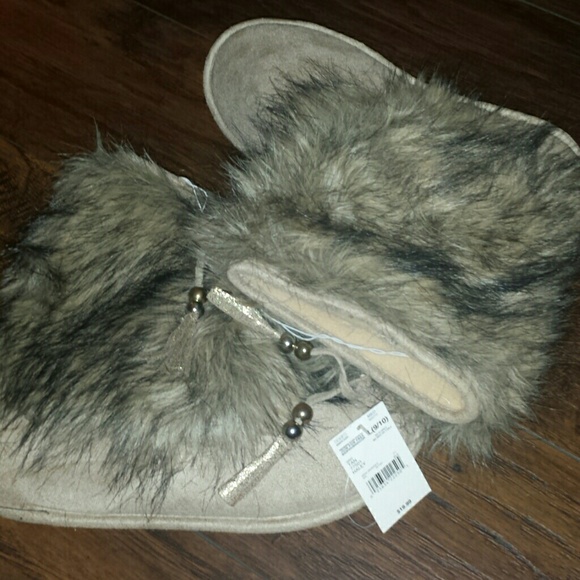 Fur Ugg-inspired slipper