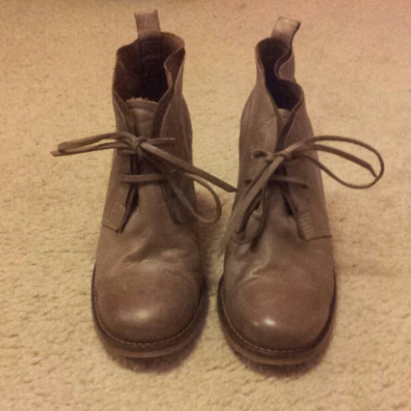 Leather ankle booties with heel