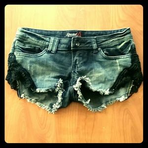 Dark jean short with black lace