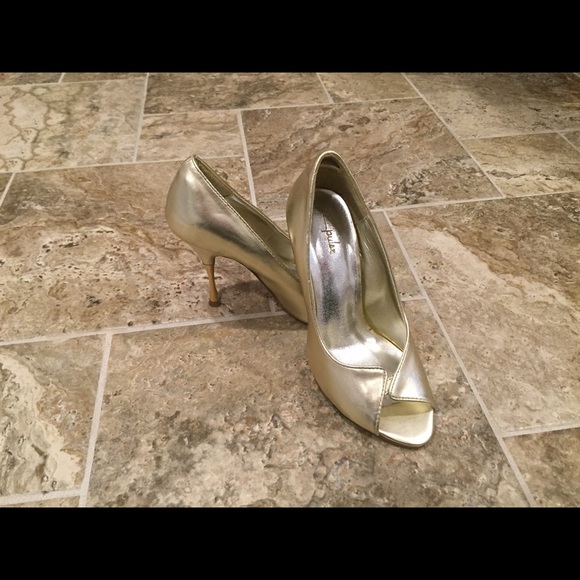 Gold high heels - Picture 1 of 4
