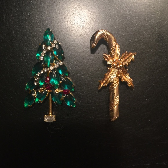 2 Christmas pins