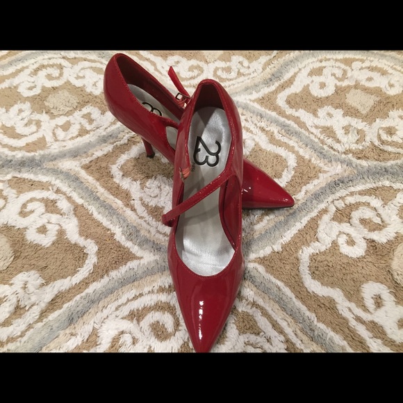 Shoes - Red pointed toe shoes!