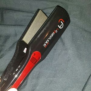 Le angelique hair straightner