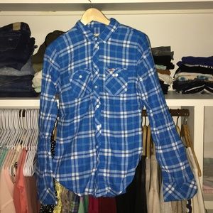 Hollister long sleeve button down shirt 💙