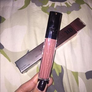 BNIB Urban Decay Revolution Lipgloss Liar