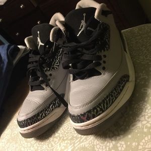 Wolf grey 3s Jordan's