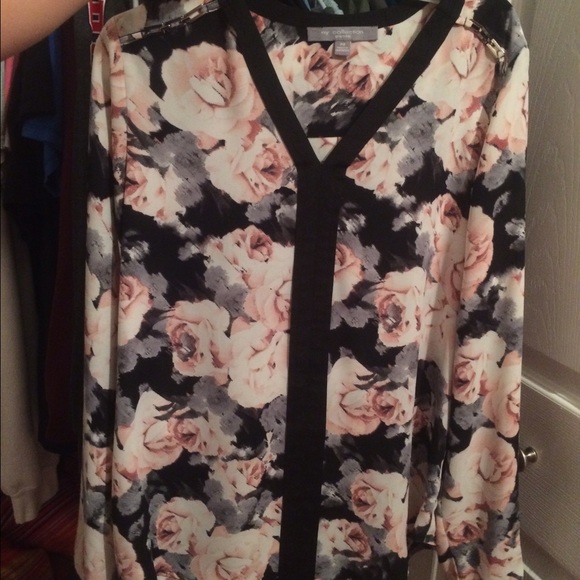 Cute Blouse! - Picture 2 of 2