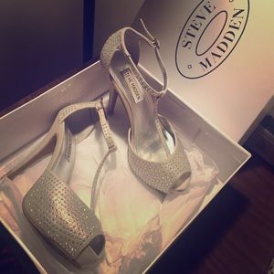 Maggie Silver Steve Madden Pumps