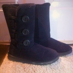 Black suede booties with buttons & fur interior💫